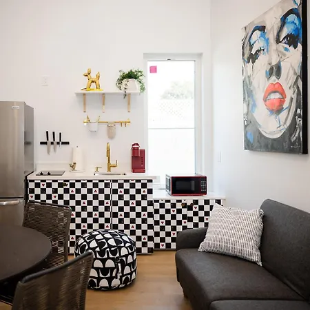 Charming 1Br Near Airport & Studios , Ev